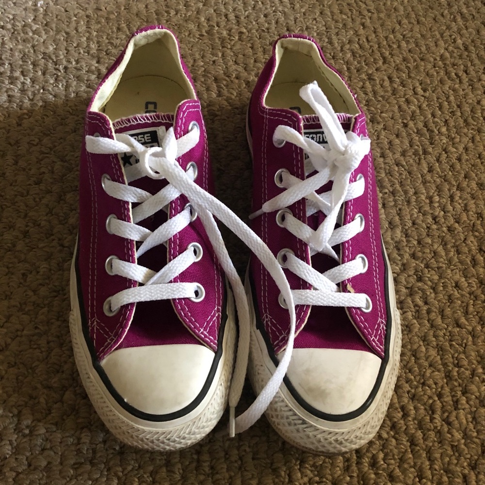 Used magenta/fuschia converse